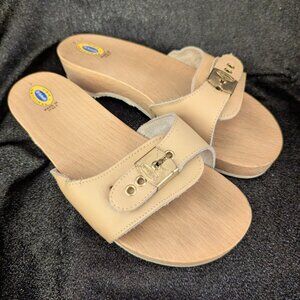 Dr SCHOLL’S ORIGINAL COLLECTION, TAN ADJUSTABLE TOP STRAP, WOODEN SOLE, SIZE 7